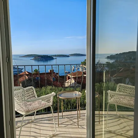 Old Town Hvar Sea View * חוואר